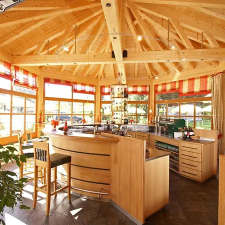 فندق Aktivhotel Waldhof 4*