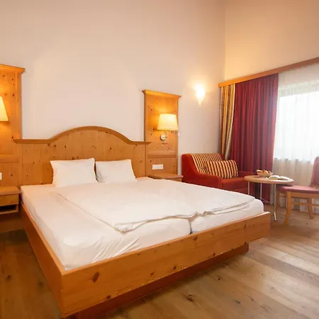 فندق Aktivhotel Waldhof 4*